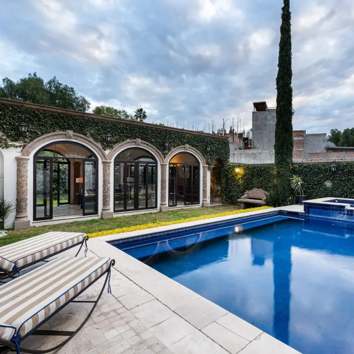 Apartment with pool For Vacations